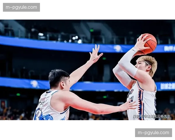 齐麟伤愈复出助阵新疆 提升球队进攻流畅度